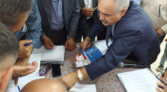 'İl olmak bizim de hakkımız' dediler, imza kampanyası başlattılar! Ercişlilerin ilgisi büyük... 'İl olmak bizim de hakkımız' dediler, imza kampanyası başlattılar! Ercişlilerin ilgisi büyük...