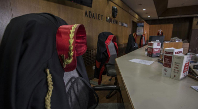 103 emekli amiralin yargılandığı ‘Montrö Bildirisi’ davası ertelendi 103 emekli amiralin yargılandığı ‘Montrö Bildirisi’ davası ertelendi