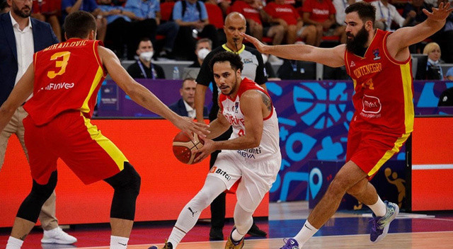 12 Dev Adam, EuroBasket'e galibiyetle başladı 12 Dev Adam, EuroBasket'e galibiyetle başladı