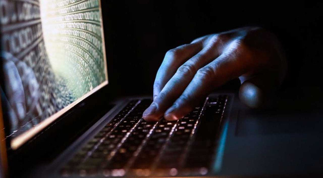 7 ilde hacker operasyonu! Vatandaşların bilgilerini çalmışlardı, yakayı ele verdiler: 10 kişi yakalandı 7 ilde hacker operasyonu! Vatandaşların bilgilerini çalmışlardı, yakayı ele verdiler: 10 kişi yakalandı