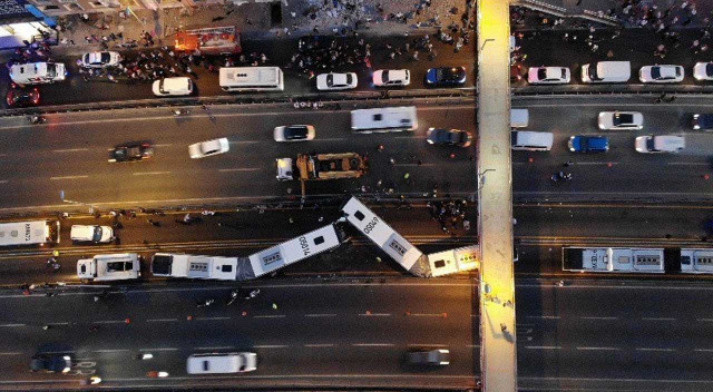 99 kişi yaralanmıştı.. Avcılar'daki metrobüs kazasında yaralananlar o dehşet anları anlattı 99 kişi yaralanmıştı.. Avcılar'daki metrobüs kazasında yaralananlar o dehşet anları anlattı