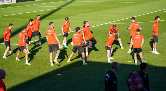 A Milli Takım&#039;da Lüksemburg hazırlıkları başladı... Ozan Kabak, Zeki Çelik, Merih Demiral, Orkun Kökçü ve Enes Ünal uçağı kaçırdı