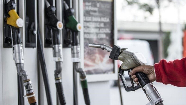 Akaryakıtta sürücüleri üzecek gelişme: Benzin ve motorine zam, LPG'ye indirim Akaryakıtta sürücüleri üzecek gelişme: Benzin ve motorine zam, LPG'ye indirim