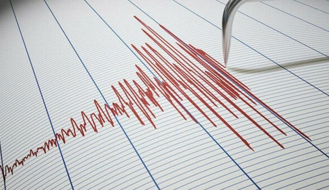 Akdeniz&#039;de deprem! 5,3 ile sallandı