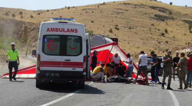 Akılalmaz olay! 2 yamaç paraşütçüsü otobanın ortasına çakılarak feci şekilde öldü Akılalmaz olay! 2 yamaç paraşütçüsü otobanın ortasına çakılarak feci şekilde öldü