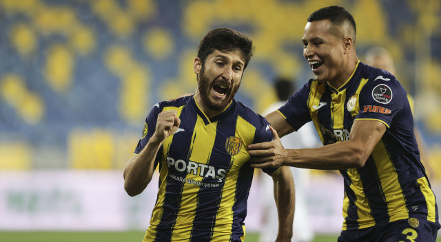 Ankaragücü siftahı Sivasspor maçında yaptı! Yiğido'nun ligdeki galibiyet hasreti 7 maça çıktı Ankaragücü siftahı Sivasspor maçında yaptı! Yiğido'nun ligdeki galibiyet hasreti 7 maça çıktı