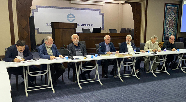 Asrın Yesevi'si Seyyid Ahmet Arvasi vefatının 33'üncü yılı seneyi devriyesinde anıldı Asrın Yesevi'si Seyyid Ahmet Arvasi vefatının 33'üncü yılı seneyi devriyesinde anıldı