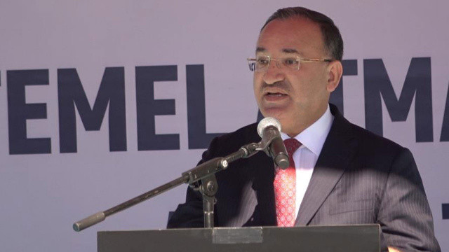 Bakan Bozdağ'dan Tunç Soyer'e 'Osmanlı' tepkisi: Türk milleti bir kez daha mahkum edecektir Bakan Bozdağ'dan Tunç Soyer'e 'Osmanlı' tepkisi: Türk milleti bir kez daha mahkum edecektir