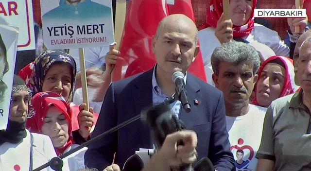 Bakan Soylu&#039;dan evlat nöbetinin 4. yılında çarpıcı mesaj: PKK&#039;yı söküp atmak ABD&#039;yi söküp atmaktır
