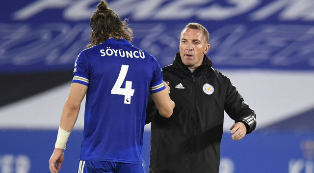 Çağlar Söyüncü Leicester City&#039;de kalabilir! Brighton&#039;dan 5 yiyen Brendan Rodgers topun ağzında