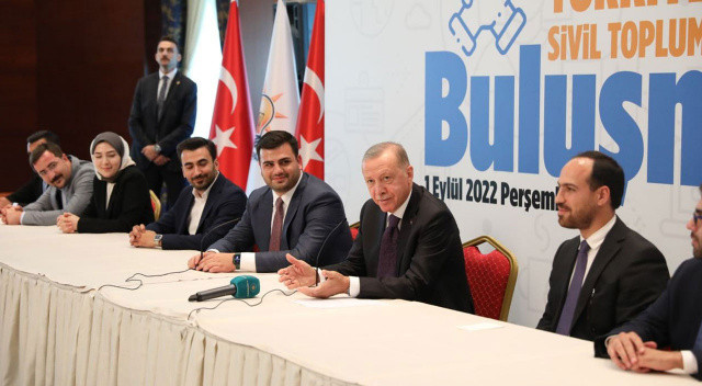Cumhurbaşkanı Erdoğan, gençlerle bir araya geldi