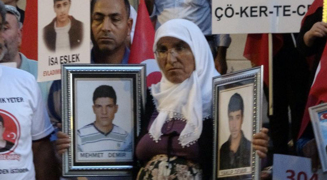 Diyarbakır annelerinin evlat nöbetinde acılı bekleyiş sürüyor: 3 yıl geride kaldı Diyarbakır annelerinin evlat nöbetinde acılı bekleyiş sürüyor: 3 yıl geride kaldı