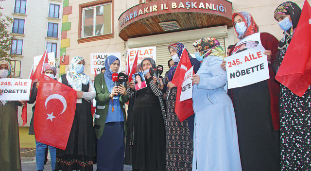 Dünya tarihine geçtiler! 1107 gündür teröre karşı direnen annelerin zaferi... Dünya tarihine geçtiler! 1107 gündür teröre karşı direnen annelerin zaferi...
