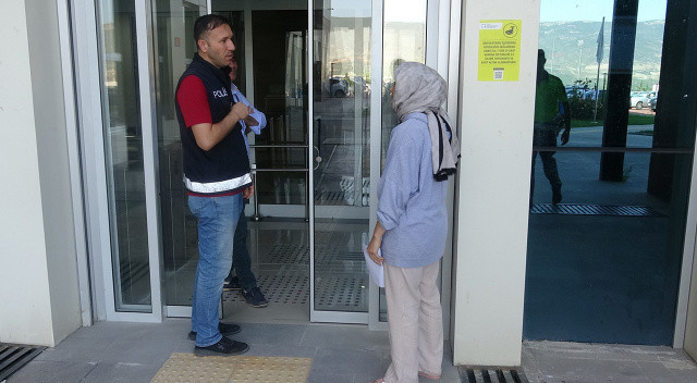 KPSS'yi kaçırmanın böylesi! Bir saat erken geldi ama sınava giremedi... KPSS'yi kaçırmanın böylesi! Bir saat erken geldi ama sınava giremedi...