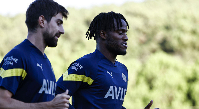 Fenerbahçe'de Dinamo Kiev hazırlıkları... Michy Batshuayi, takımla ilk idmanına çıktı Fenerbahçe'de Dinamo Kiev hazırlıkları... Michy Batshuayi, takımla ilk idmanına çıktı