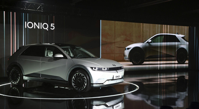 Hyundai yeni elektrikli otomobili IONIQ 5'i Türkiye'de satışa çıkardı Hyundai yeni elektrikli otomobili IONIQ 5'i Türkiye'de satışa çıkardı