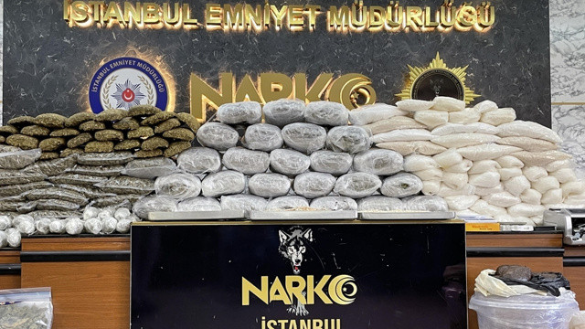 İstanbul'da 13 ilçede büyük operasyon: 367 kilo 450 gram uyuşturucu ele geçirildi İstanbul'da 13 ilçede büyük operasyon: 367 kilo 450 gram uyuşturucu ele geçirildi