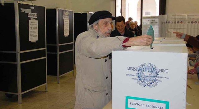 İtalya sandık başına gidiyor İtalya sandık başına gidiyor