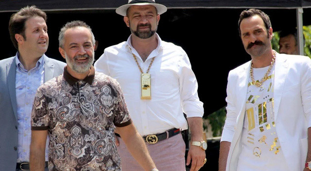 Kahkahaya hazır olun: Çekimler bitti, vizyon tarihi belli oldu! 'Çakallarla Dans' 6 geliyor Kahkahaya hazır olun: Çekimler bitti, vizyon tarihi belli oldu! 'Çakallarla Dans' 6 geliyor
