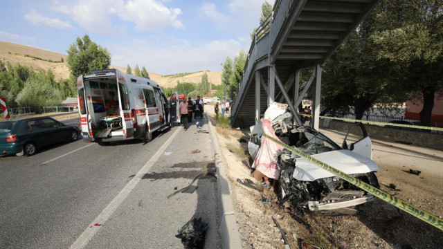 Malatya'da feci kaza, anne ve oğlu öldü Malatya'da feci kaza, anne ve oğlu öldü