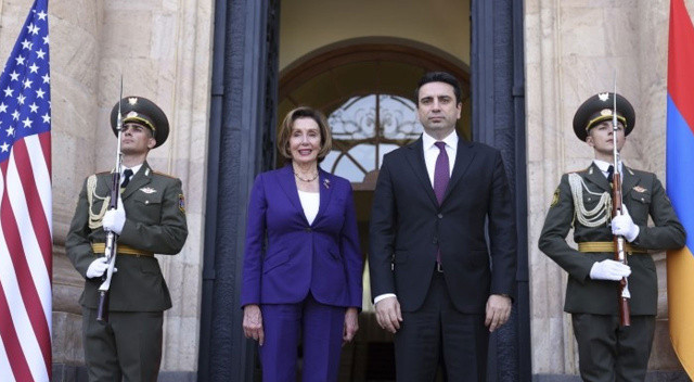 Pelosi&#039;den Ermenistan ziyaretinde skandal sözler: Provokasyonları görmeyip Türkiye ve Azerbaycan&#039;ı suçladı