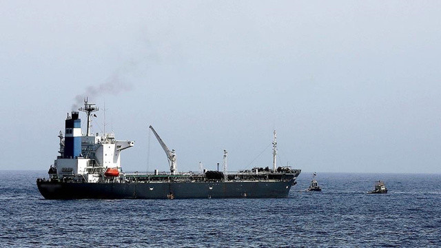 Rus petrolünün Avrupa'ya gizli sevkiyatı görüntülendi Rus petrolünün Avrupa'ya gizli sevkiyatı görüntülendi