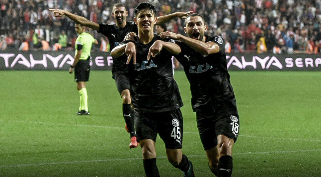 Samsunspor'u yıkan gol 18 yaşındaki Ayberk Karapo'dan geldi! Manisa FK'dan deplasman zaferi... Samsunspor'u yıkan gol 18 yaşındaki Ayberk Karapo'dan geldi! Manisa FK'dan deplasman zaferi...