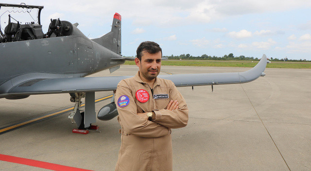 Tarihi uçuş kokpitten kayda alındı, Selçuk Bayraktar renkli görüntüleri sosyal medyadan paylaştı Tarihi uçuş kokpitten kayda alındı, Selçuk Bayraktar renkli görüntüleri sosyal medyadan paylaştı