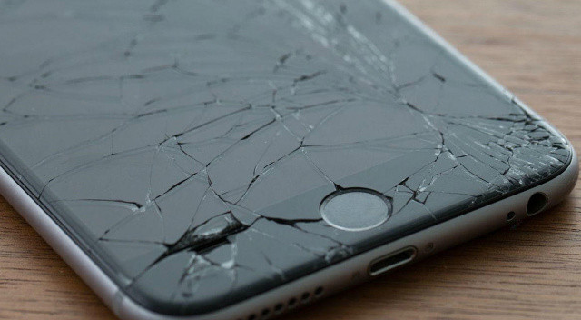 Telefon tamircileri en etkili ekran koruma yöntemini açıkladı: Telefonu düşürmemek Telefon tamircileri en etkili ekran koruma yöntemini açıkladı: Telefonu düşürmemek