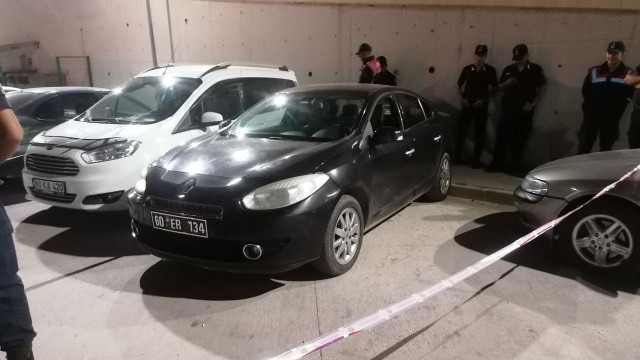 Tokat'ta MHP'li Başkanın makam aracına silahlı saldırı düzenlendi, 2 yaralı var Tokat'ta MHP'li Başkanın makam aracına silahlı saldırı düzenlendi, 2 yaralı var
