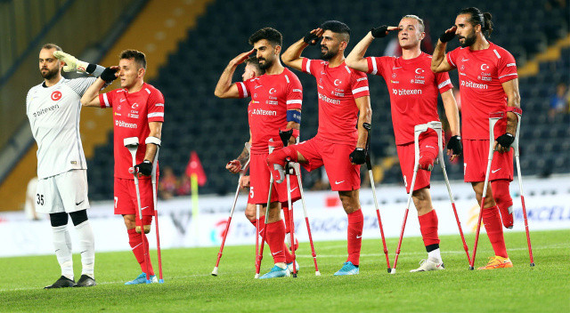 Ampute Futbol Milli Takımı Dünya Kupası'na 3-0'lık Fransa galibiyetiyle başladı Ampute Futbol Milli Takımı Dünya Kupası'na 3-0'lık Fransa galibiyetiyle başladı