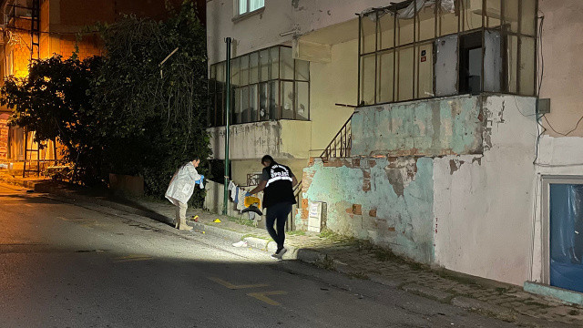 Ataşehir'de çatışma! Arabadan kurşun yağdırdılar: 3 yaralı Ataşehir'de çatışma! Arabadan kurşun yağdırdılar: 3 yaralı