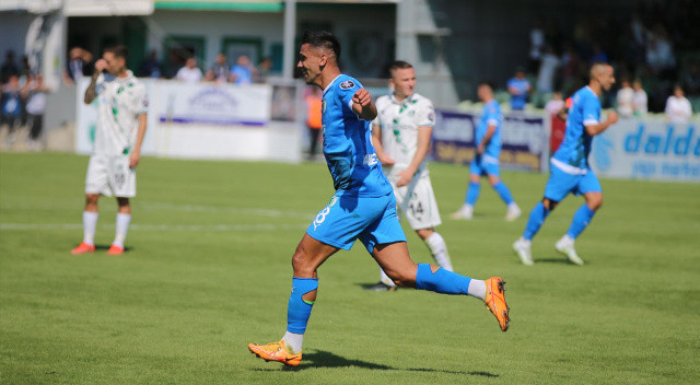 Bodrumspor evinde Sakaryaspor'a 5 çekti! Spor Toto 1. Lig'de sezonun en farklı galibiyeti Bodrumspor evinde Sakaryaspor'a 5 çekti! Spor Toto 1. Lig'de sezonun en farklı galibiyeti
