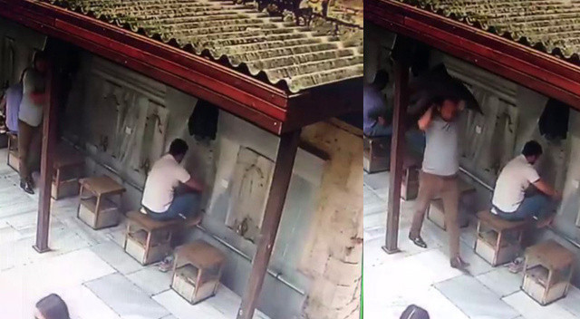 Cami şadırvanında ilginç hırsızlık: Abdest alacakmış gibi yapıp ceketin cebindeki 10 bin doları çaldı Cami şadırvanında ilginç hırsızlık: Abdest alacakmış gibi yapıp ceketin cebindeki 10 bin doları çaldı