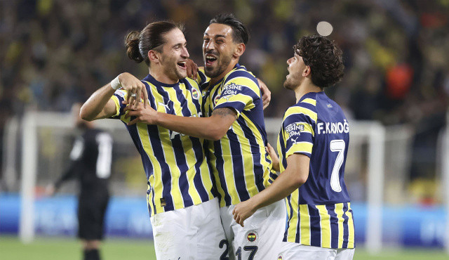 Fenerbahçe evire çevire! AEK'yı iki yumrukla yere serdi Fenerbahçe evire çevire! AEK'yı iki yumrukla yere serdi