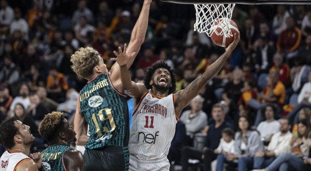 Galatasaray Nef evinde Pınar Karşıyaka'ya 70-72 mağlup oldu, sezona 2'de 0'la başladı Galatasaray Nef evinde Pınar Karşıyaka'ya 70-72 mağlup oldu, sezona 2'de 0'la başladı