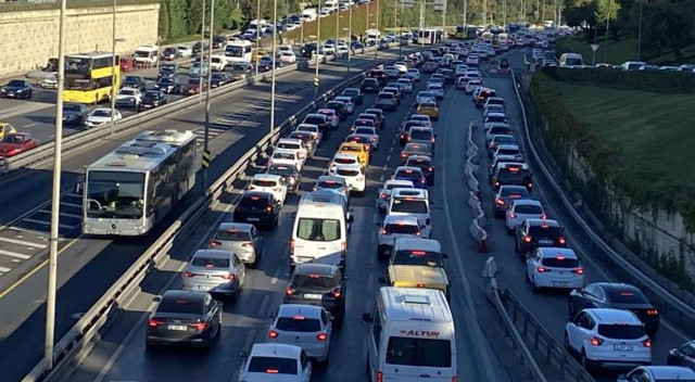 İstanbul’da haftanın ilk günü trafik felç! Yoğunluk oranı yüzde 63&#039;e ulaştı