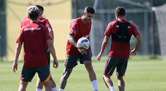 Mauro Icardi futboldan başka her şeyi düşünüyor! "Sakatım" diye Adana'ya gitmemişti, meğer... Mauro Icardi futboldan başka her şeyi düşünüyor! "Sakatım" diye Adana'ya gitmemişti, meğer...