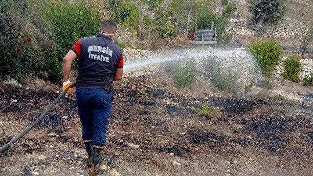 Mersin&#039;deki bahçe yangını bir kişiyi canından etti