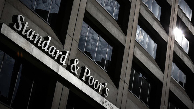 Standard and Poor's Türkiye’nin kredi notunu düşürdü! Standard and Poor's Türkiye’nin kredi notunu düşürdü!