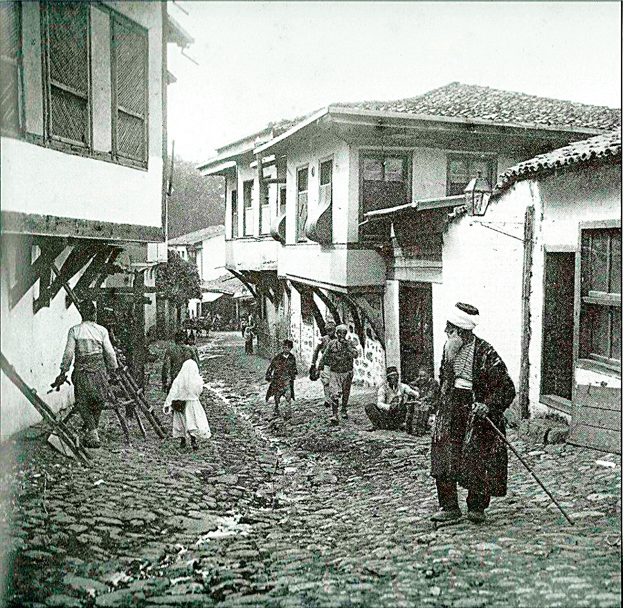 Aslan yattığı yerden... Kentine iyi bak