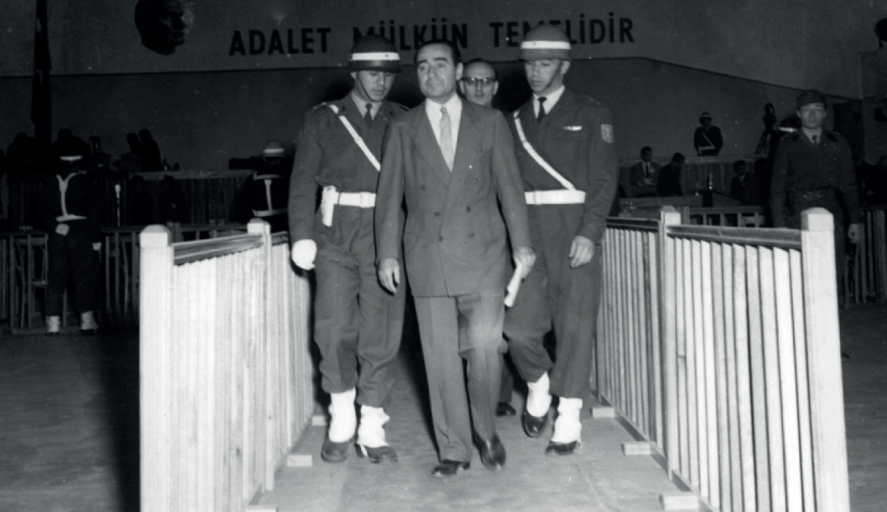 Adnan Menderes idam sehpasına bu sözlerle yürüdü: Ölümüm ebediyete kadar sizi takip edecek ve bir gün silip süpürecektir Adnan Menderes idam sehpasına bu sözlerle yürüdü: Ölümüm ebediyete kadar sizi takip edecek ve bir gün silip süpürecektir - 7. Resim