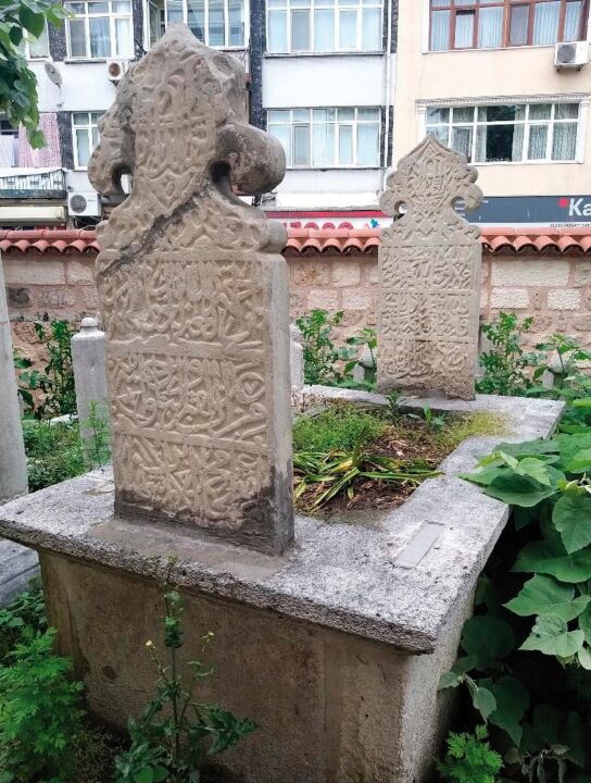 “Tiz, elleri kesile şu mimarın!”