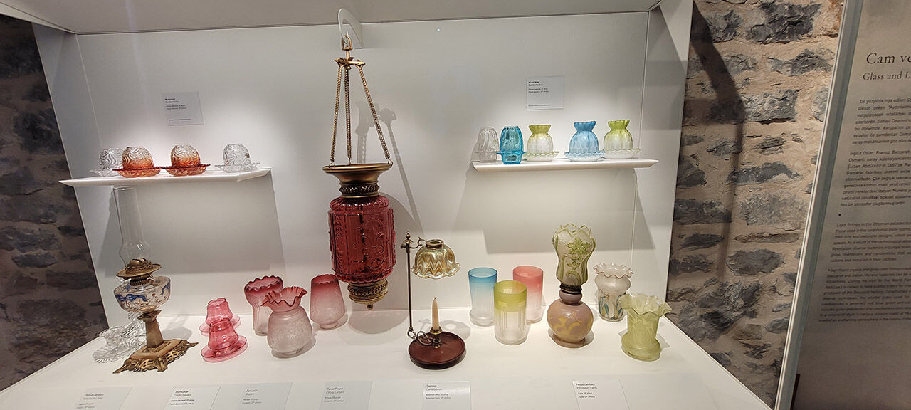 Atlar çıktı camlar girdi