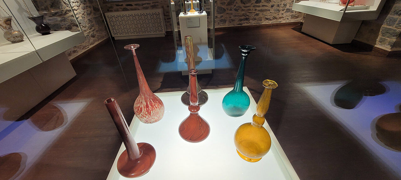 Atlar çıktı camlar girdi