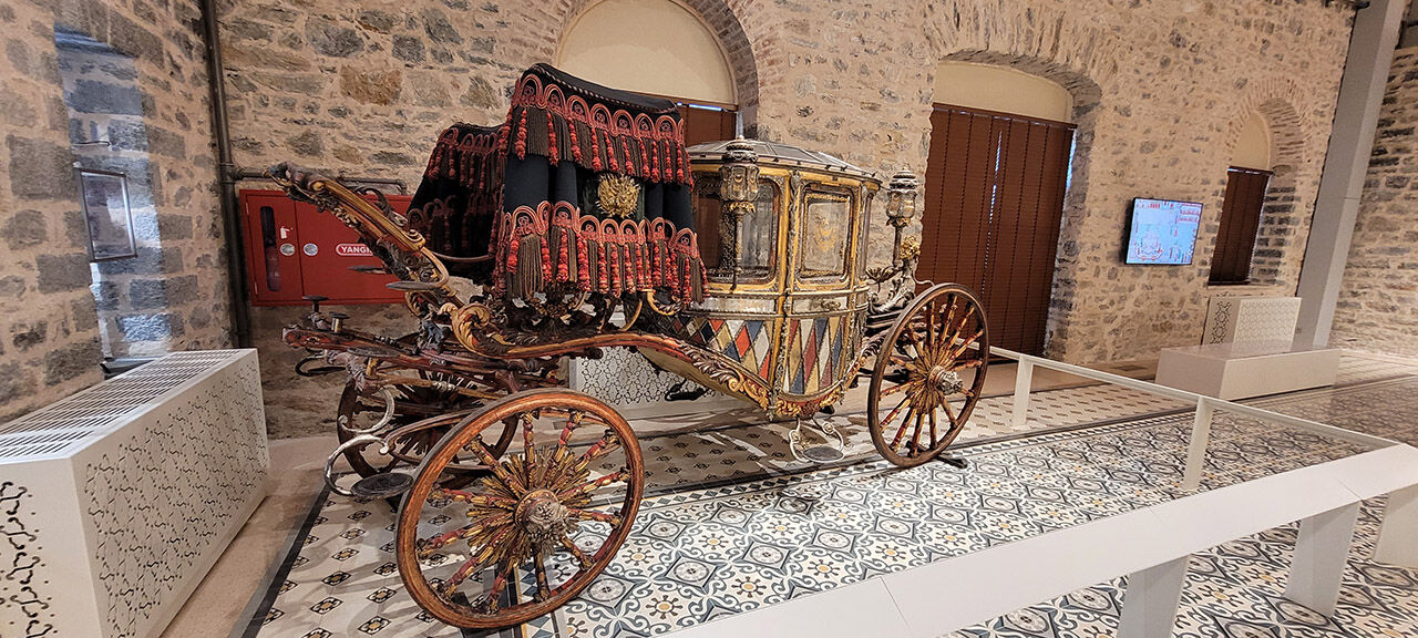 Atlar çıktı camlar girdi