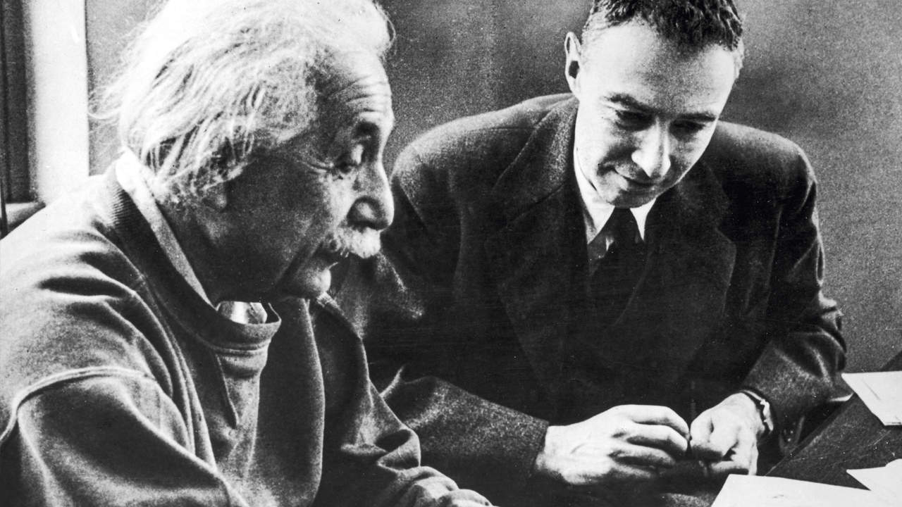 J. Robert Oppenheimer ve Albert Einstein