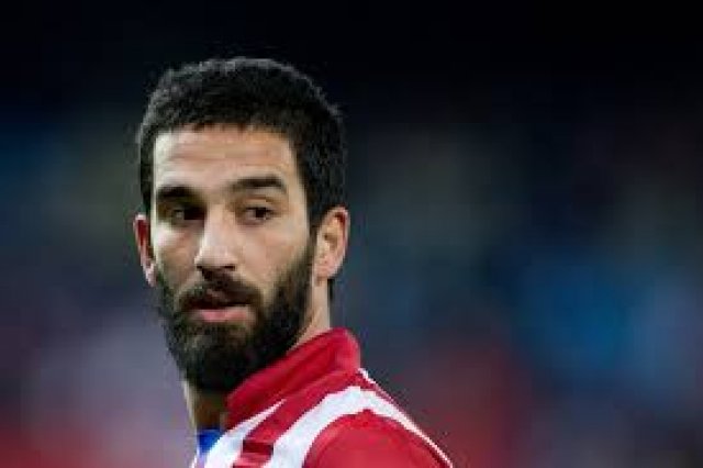 Arda Turan topukla basket attı