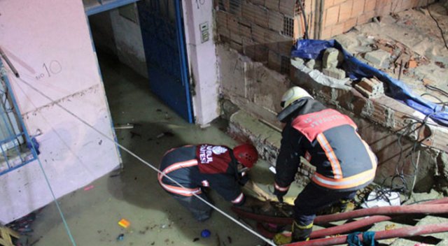 Avcılar’da su deposu patladı, evleri su bastı