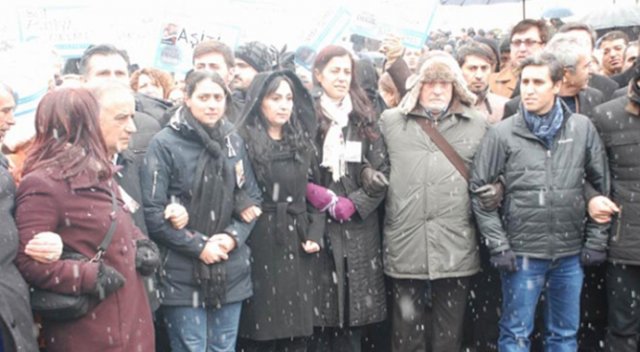 Diyarbakır’da polise bombalı saldırı: 4 yaralı